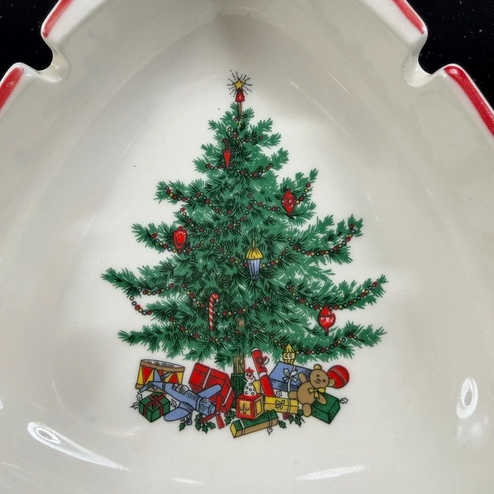 Vintage Christmas Tree Ceramic Triangular Ash tray Red Trim Holiday Decor 7in